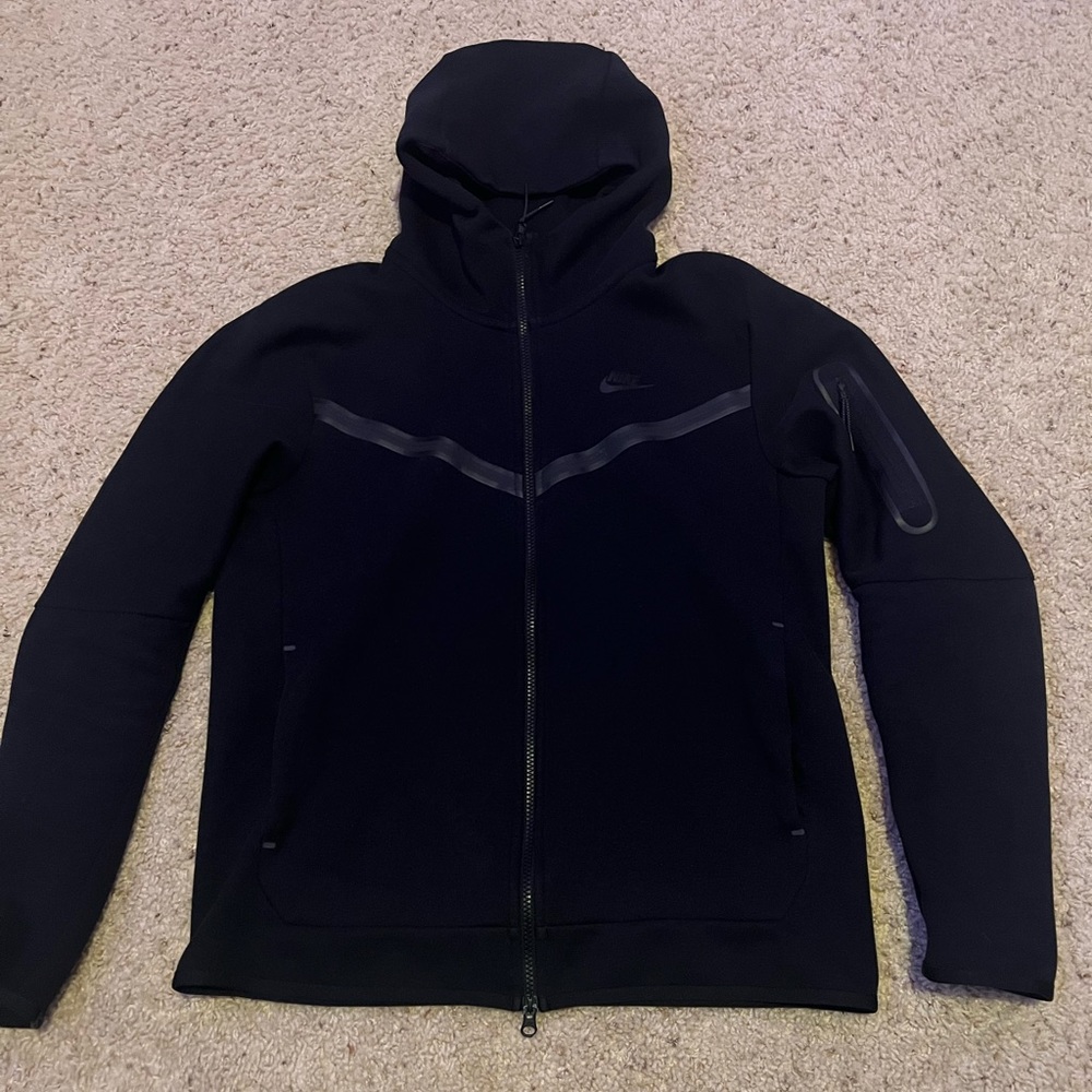 Black Nike Tech